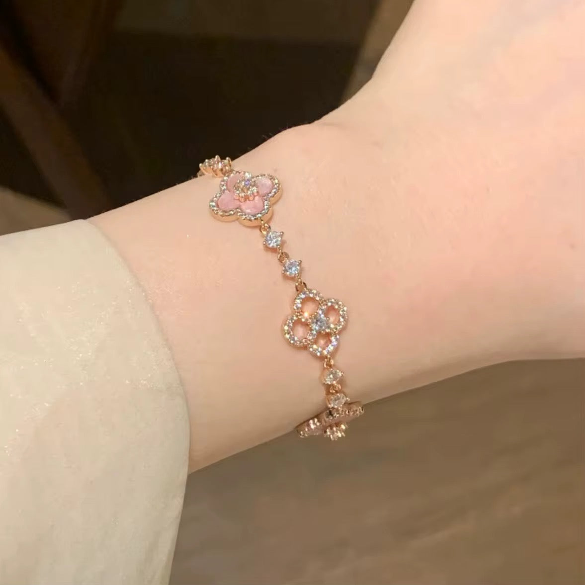 Premium Red Clover Gold Bracelet – Luxury Statement Jewelry
